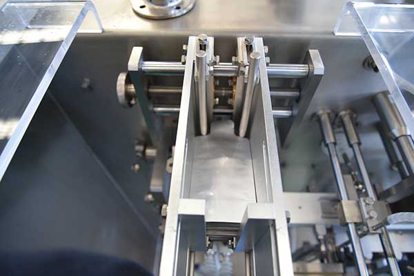 水平給袋式自動丝瓜视频污污污污采用預製包裝袋精美包裝