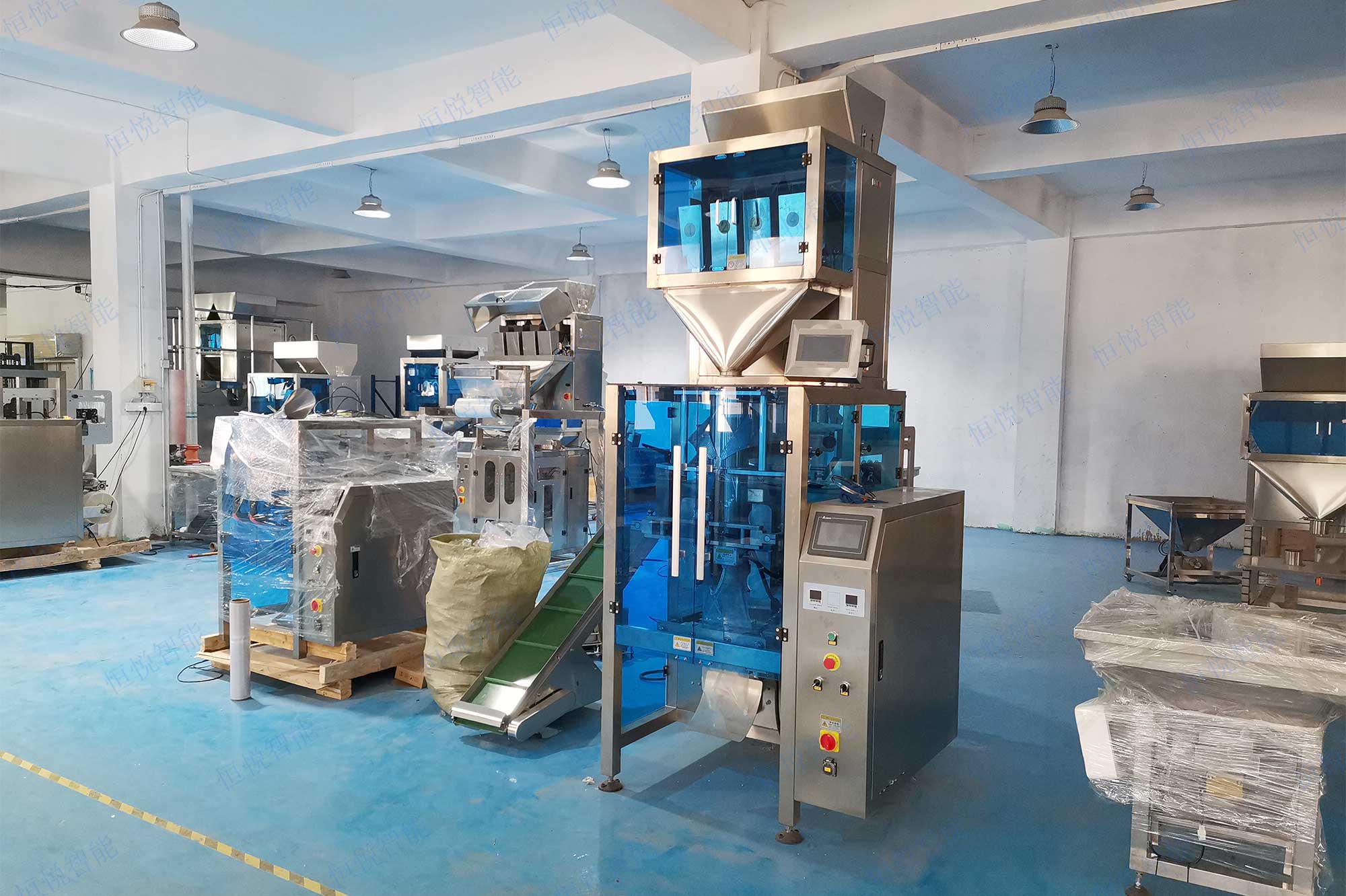 全自動顆粒稱重丝瓜视频污污污污械設備是一種機械給料裝置與傳感器稱重裝置結合的一種定量裝袋機械